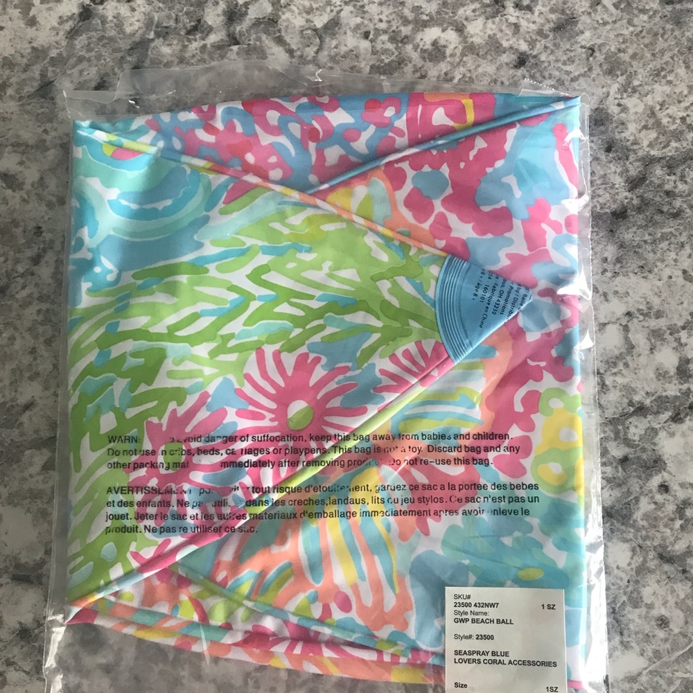 NWT Lilly Pulitzer Lovers Coral Beach Ball - Picture 5 of 5
